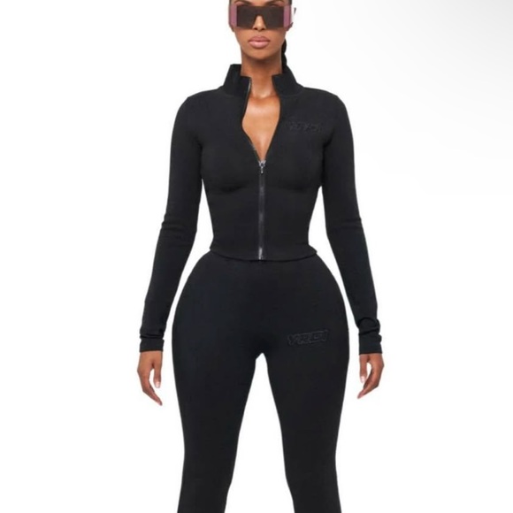 XS black Yagi sweater - Picture 2 of 2